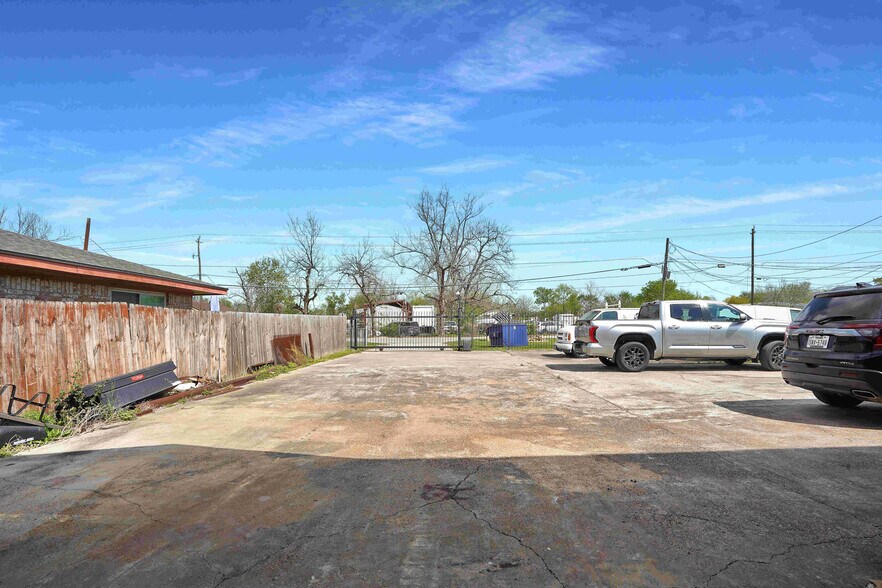More Photos Of 13301 & 13309 Reeveston Road, Houston Land For Sale