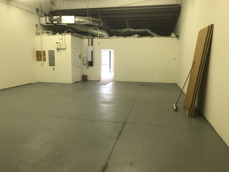 More Photos Of 8221-8239 Blaikie Ct, Sarasota Warehouse For Sale