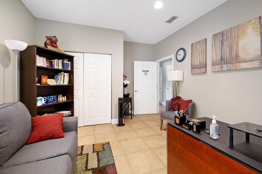 More Photos Of 1555 Kingsley Ave, Orange Park Office For Lease