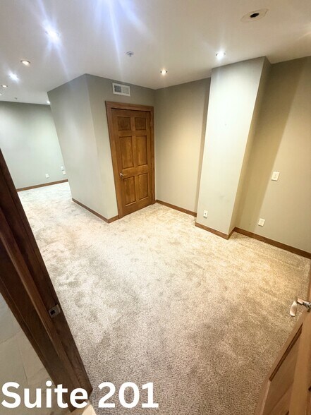 More Photos Of 6500 University Ave, Windsor Heights Apartments For Lease