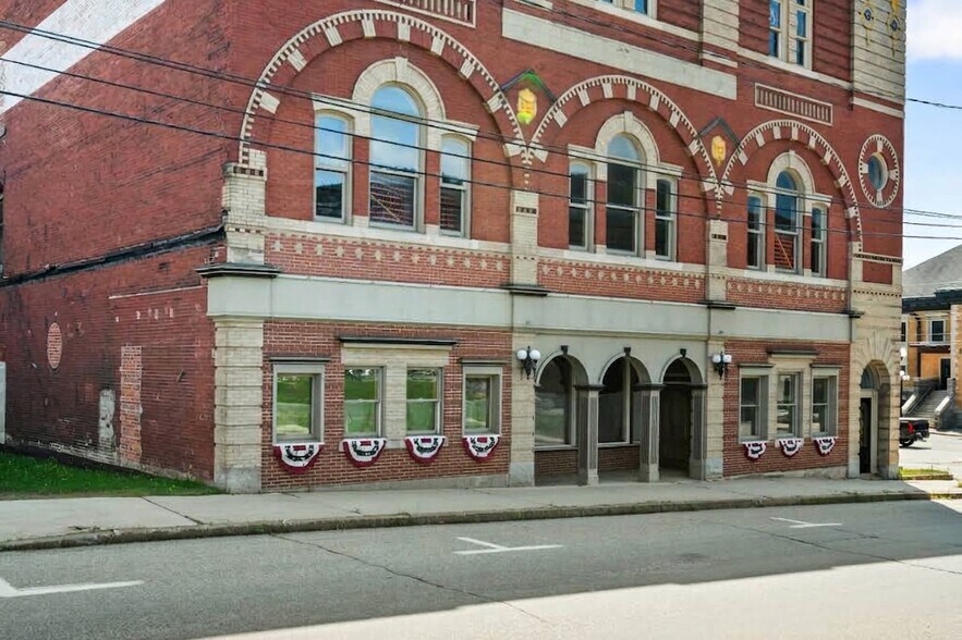 More Photos Of 198-204 Main st, Berlin Specialty For Sale