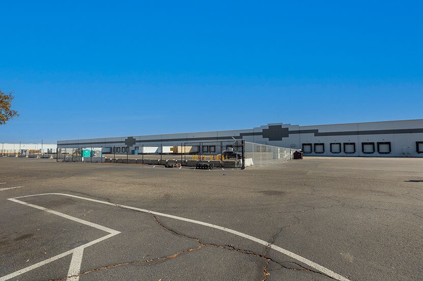 More Photos Of 1820 N MacArthur Dr, Tracy Warehouse For Lease