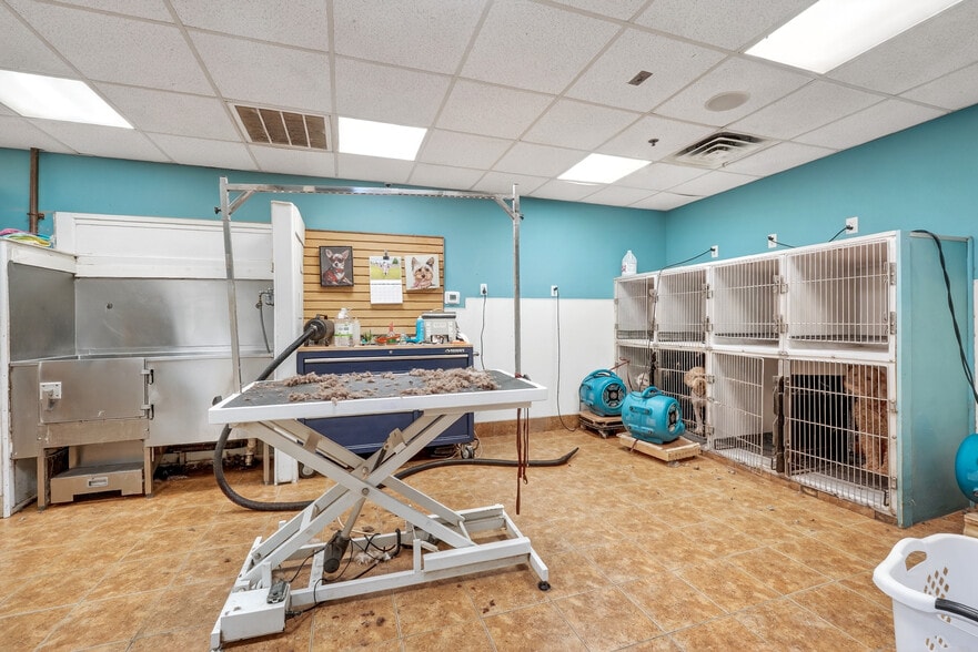 More Photos Of 140 Summer St, Holliston Veterinarian Kennel For Sale