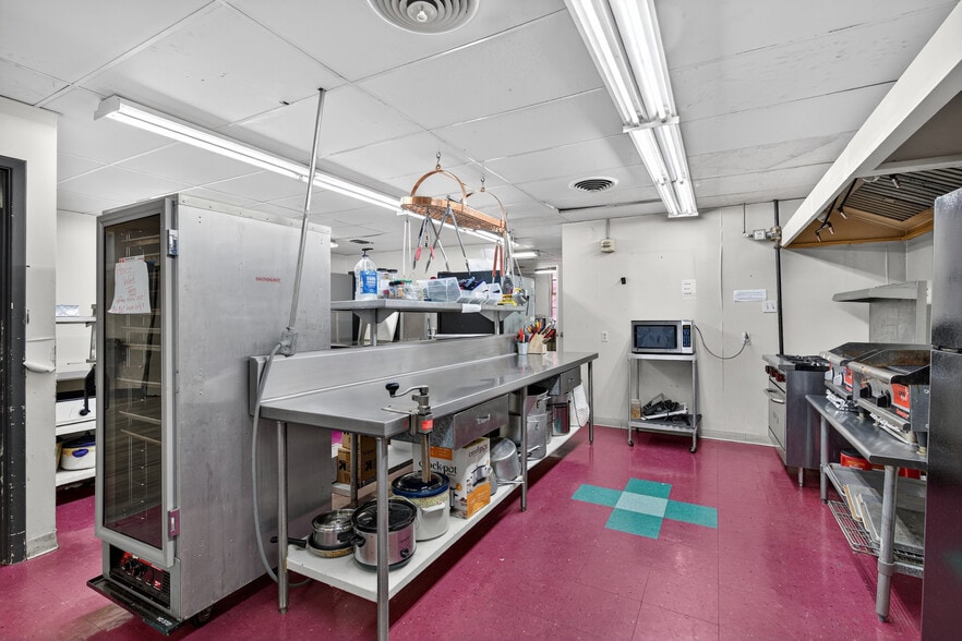 More Photos Of 147 E Hurst Blvd, Hurst Religious Facility For Sale