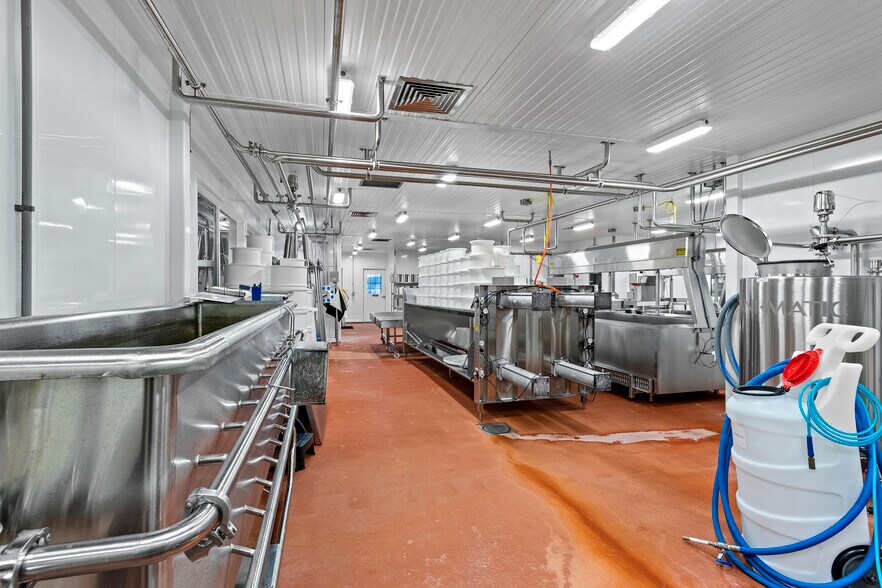 More Photos Of 8103 WI-42 Hwy, Egg Harbor General Retail For Sale