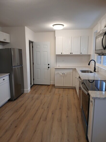More Photos Of 1026 Greenslake Rd, East Ridge Apartments For Sale
