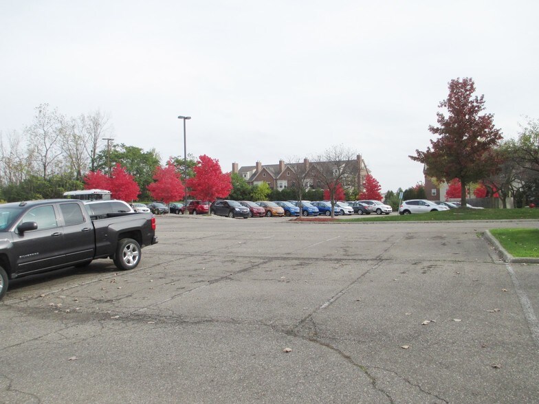 More Photos Of 41990-42040 Grand River Ave, Novi Unknown For Lease