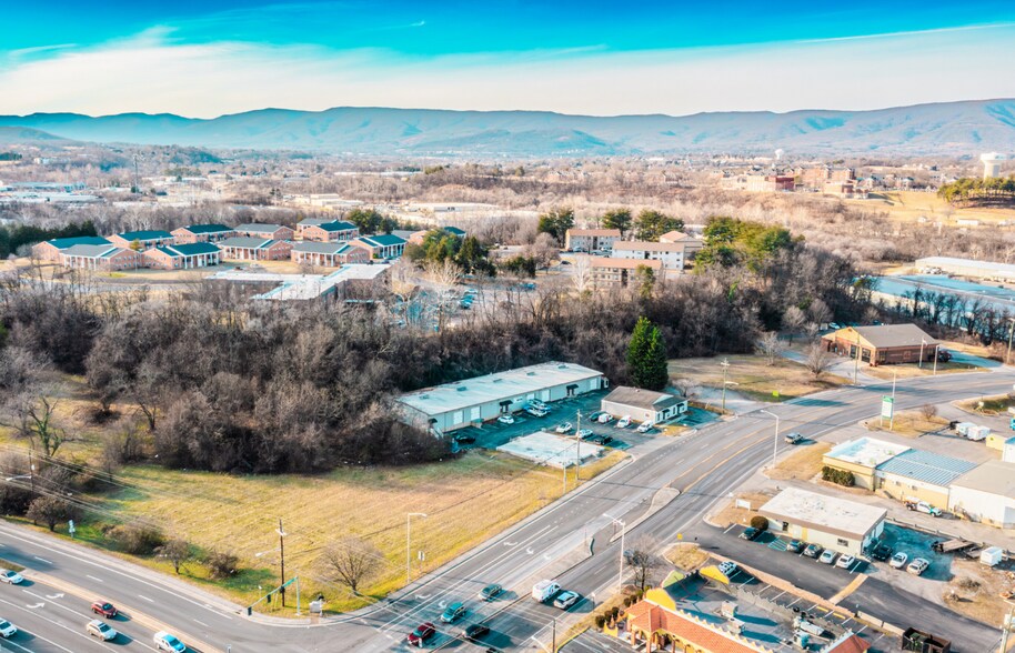 More Photos Of 3783-3785 Peters Creek Rd, Roanoke Office For Sale