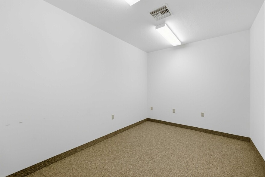More Photos Of 4378 NE 35th St, Ocala Warehouse For Lease