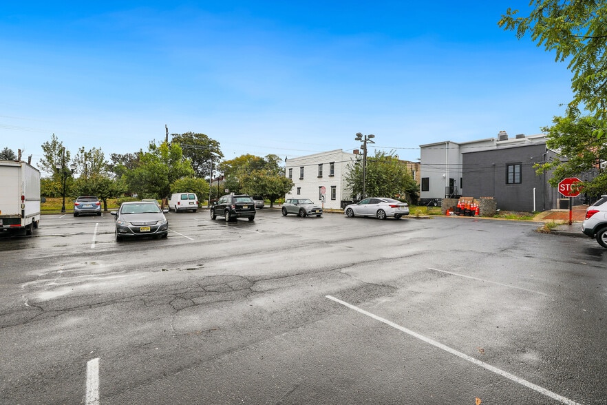 More Photos Of 34 W Merchant St, Audubon Restaurant For Sale