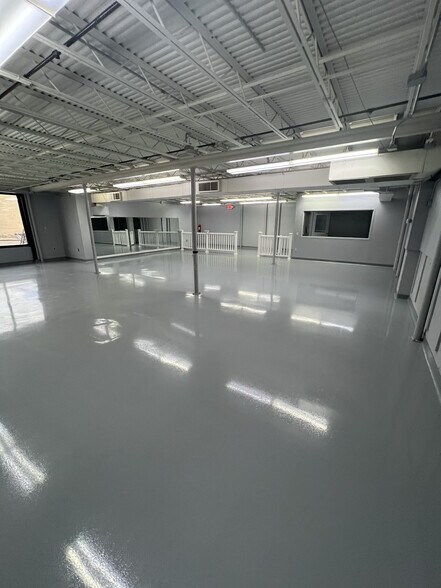 More Photos Of 653 Mainstream Dr, Nashville Light Distribution For Lease