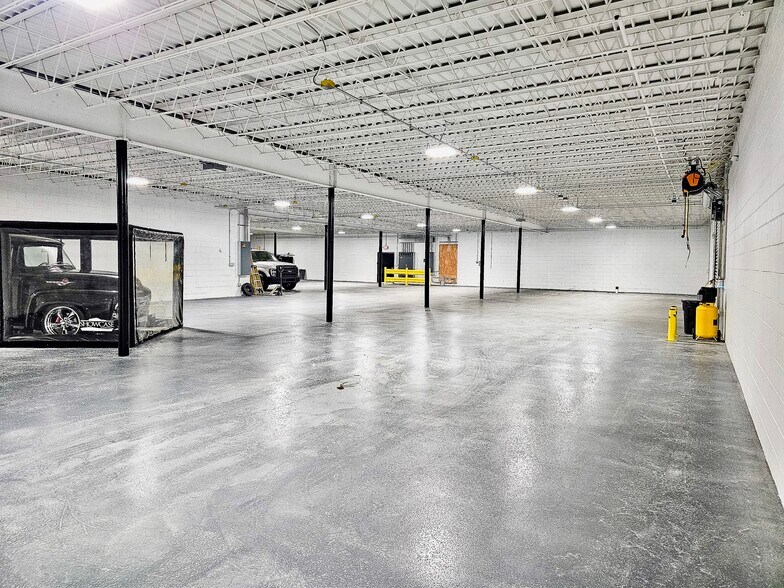 More Photos Of 1120 N Blairs Bridge Rd, Lithia Springs Showroom For Sale