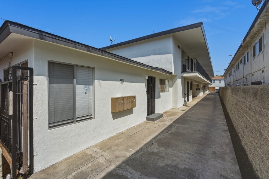 More Photos Of 614 S Myrtle Ave, Inglewood Apartments For Sale