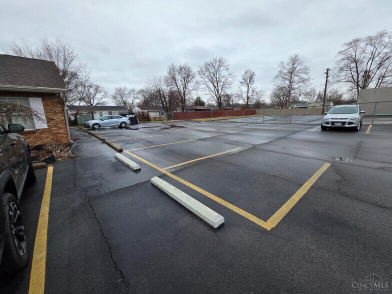 More Photos Of 3544-3548 Springdale Rd, Cincinnati Office For Sale