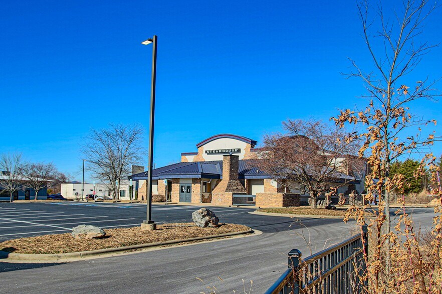 More Photos Of 341 Rockwood Rd, Arden Restaurant For Lease