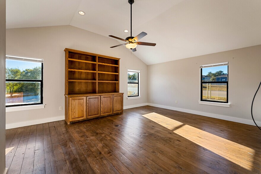 More Photos Of 3419 Hunter Rd, San Marcos Unknown For Lease