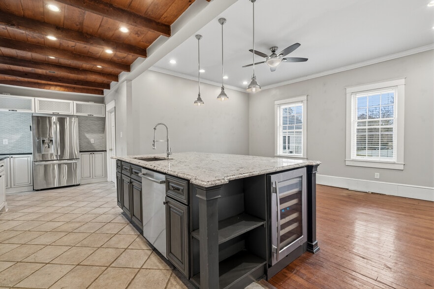 More Photos Of 405 Morson St, Raleigh Office For Sale