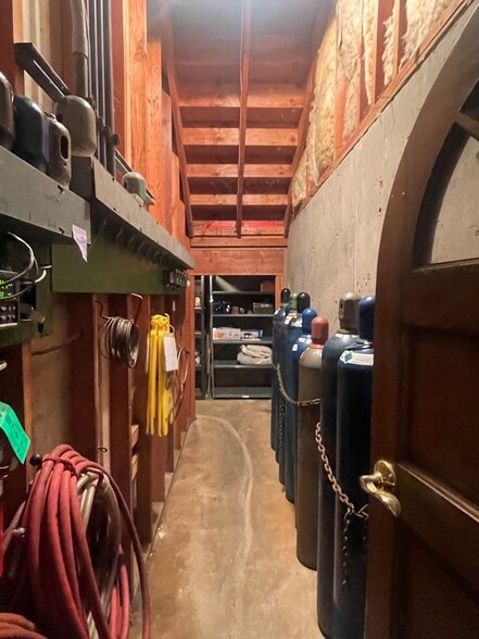 More Photos Of 27012 Briggs Hill Rd, Eugene Winery Vineyard For Sale