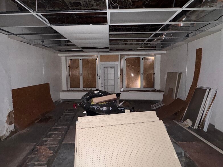 More Photos Of 369-371 S Central Ave, Columbus Bar For Sale