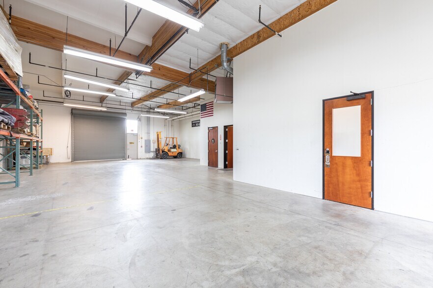More Photos Of 600 American Way, Windsor Warehouse For Lease