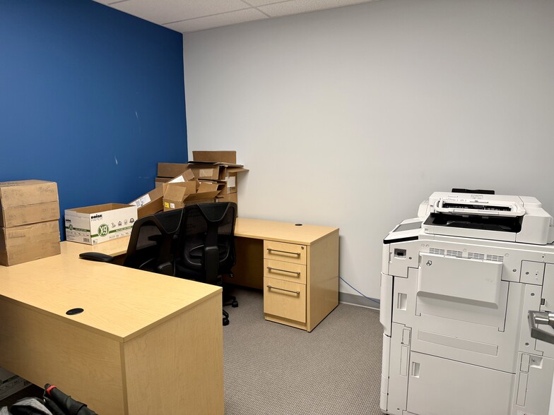 More Photos Of 240-252 Airport Rd, Winchester Light Distribution For Sale