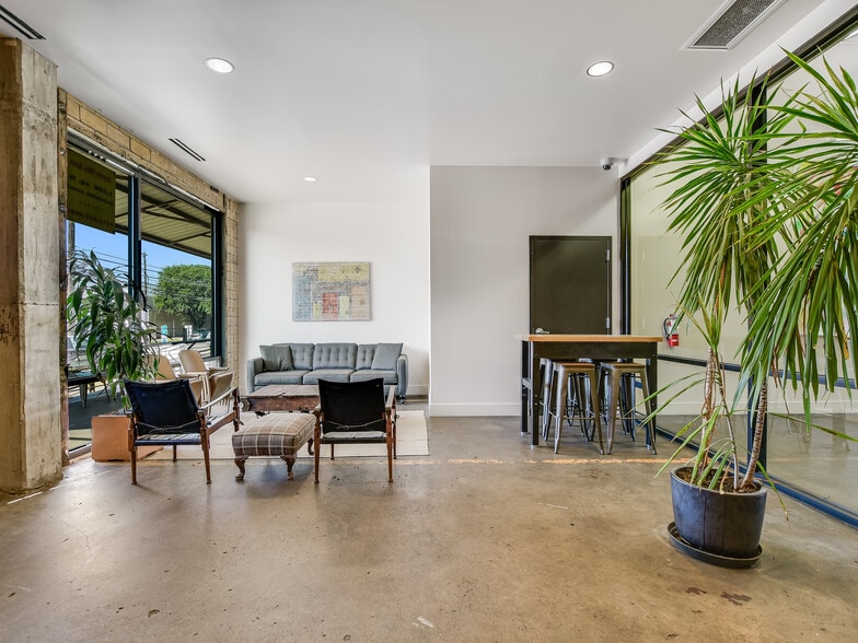 More Photos Of 2000 E 6th St, Austin Loft Creative Space For Lease