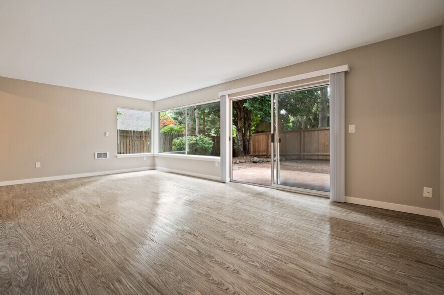 More Photos Of 11521 Greenwood Ave N, Seattle Apartments For Sale