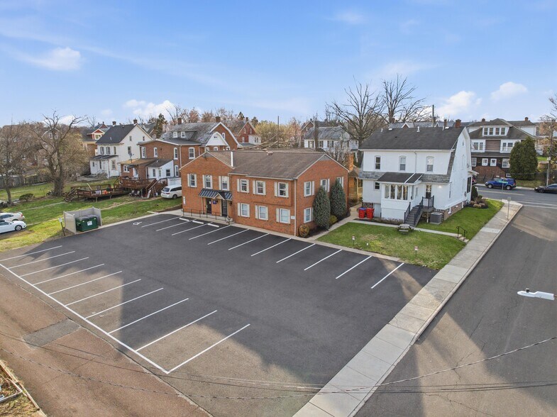 More Photos Of 307 E Broad St, Souderton Medical For Lease
