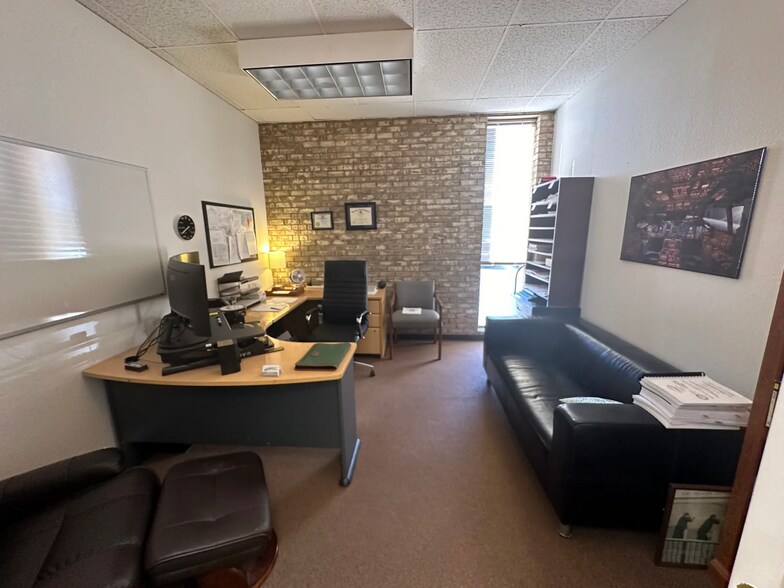 More Photos Of 2800 NW 36th St, Oklahoma City Office For Lease