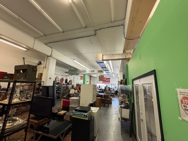 More Photos Of 98-718 Moanalua Rd, Pearl City Warehouse For Lease