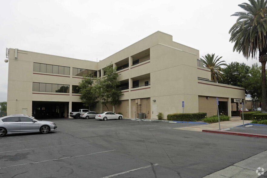 More Photos Of 250 W 1st St, Claremont Loft Creative Space For Lease