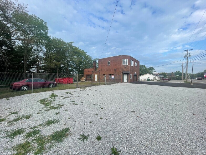 More Photos Of 2627 Waynesburg Dr SE, Canton Storefront Retail Residential For Sale