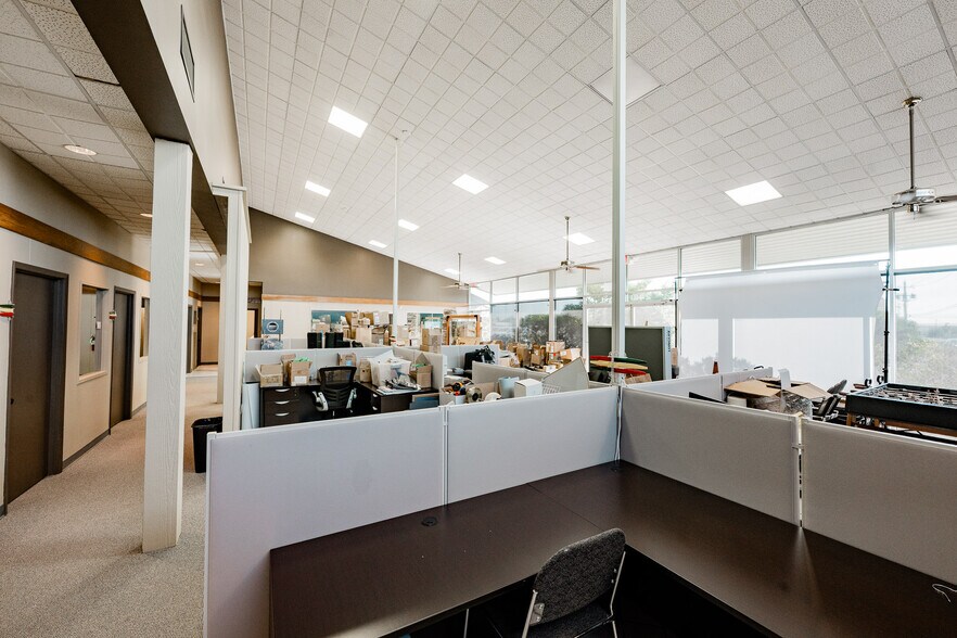 More Photos Of 2500 E 8th St, Odessa Auto Repair For Sale