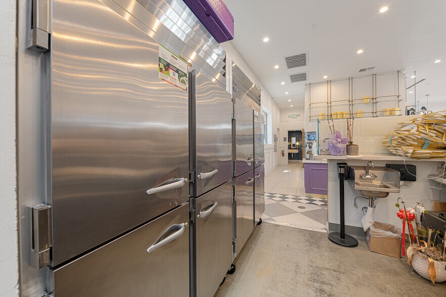 More Photos Of 303 S Mission Dr, San Gabriel Restaurant For Sale