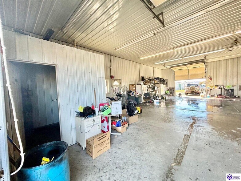 More Photos Of 711 E Broadway St, Campbellsville General Retail For Sale