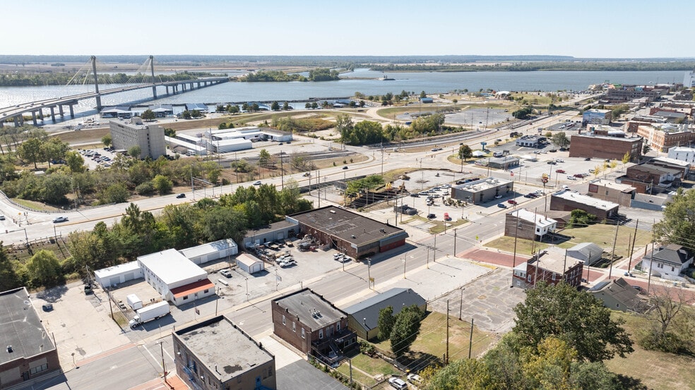 More Photos Of 808 E Broadway, Alton Specialty For Sale