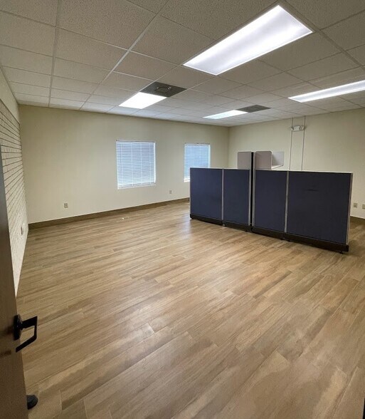 More Photos Of 2010 Broadway St, Pearland Medical For Lease