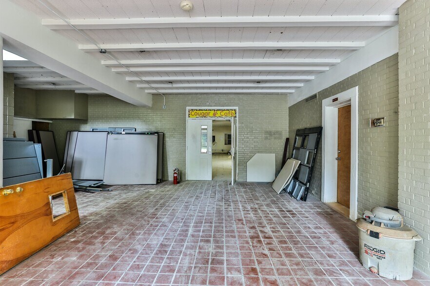 More Photos Of 2130 Newnan St, East Point Schools For Sale