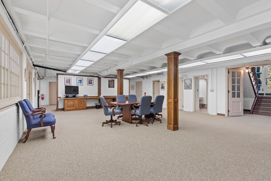 More Photos Of 31 N Main St, Essex Medical For Lease