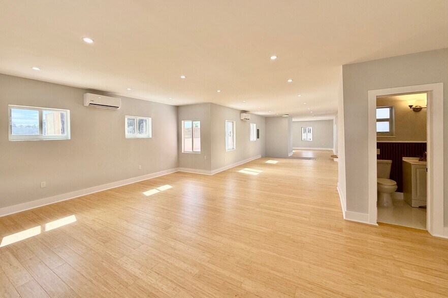 More Photos Of 726 Arthur Godfrey Rd, Miami Beach Restaurant For Lease