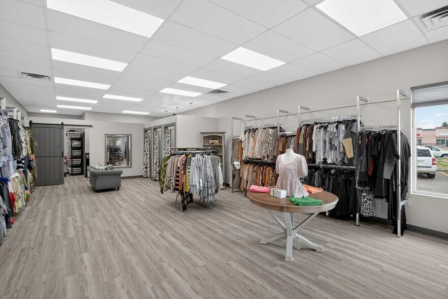 More Photos Of 232-244 3rd Ave, Strathmore Storefront For Sale
