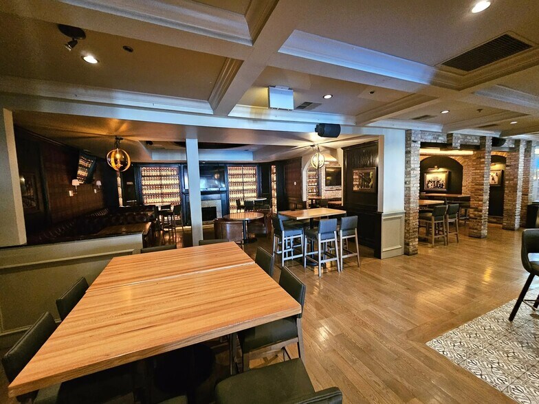 More Photos Of 1525 N Wells St, Chicago Storefront For Lease