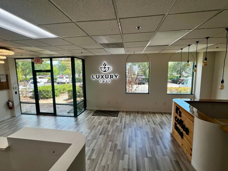 More Photos Of 6881 Kingspointe Pky, Orlando Flex For Sale