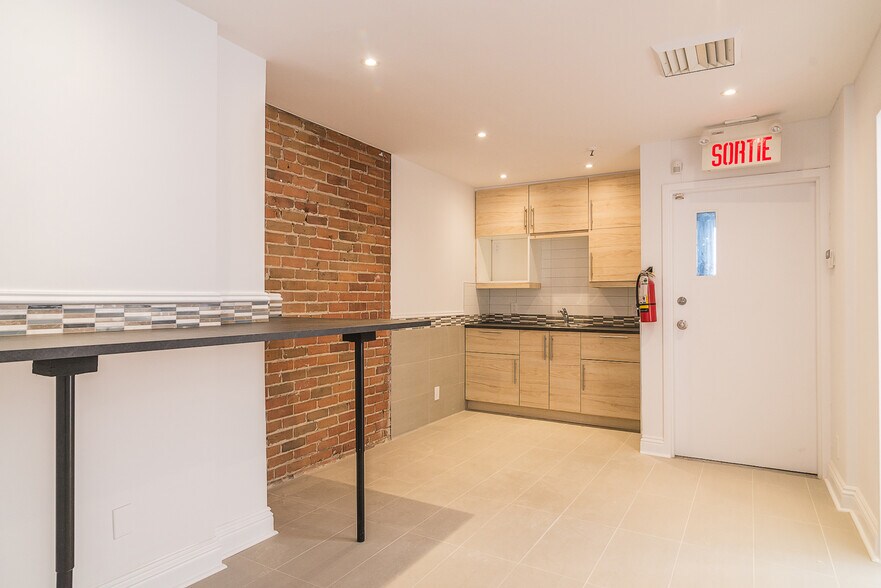 More Photos Of 4363 Rue Saint-Denis, Montréal Storefront Retail Office For Lease