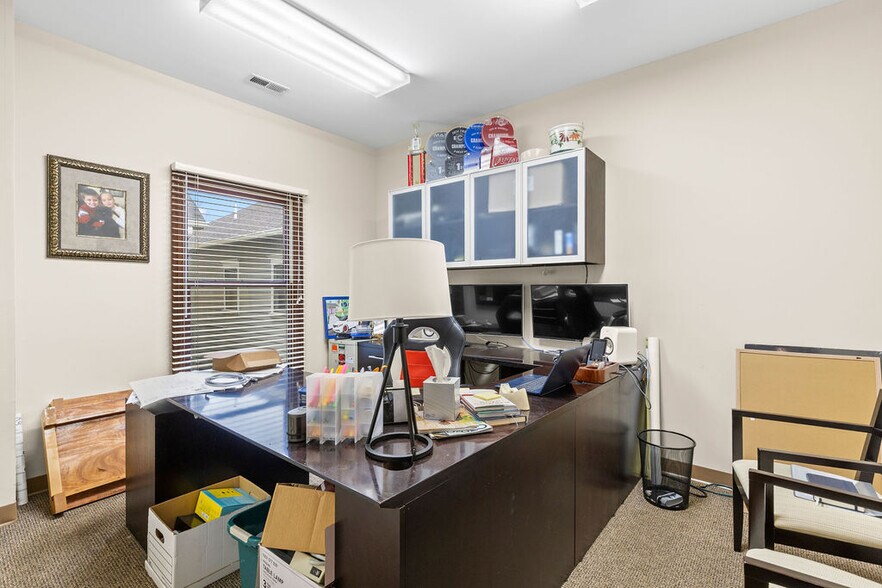 More Photos Of 132 N High St, Gahanna Office For Sale