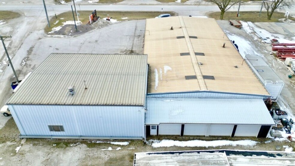 More Photos Of 1304 N Division St, Pontiac Flex For Sale