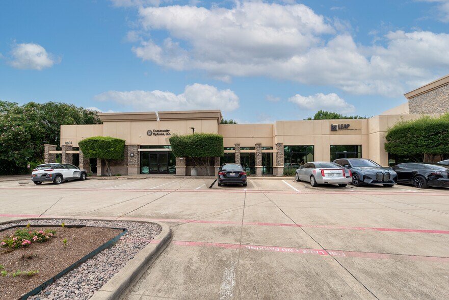 Primary Photo Of 8604 Greenville Ave, Dallas Office For Sale