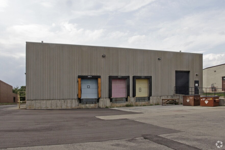 More Photos Of 2596 Dunwin Dr, Mississauga Industrial For Sale
