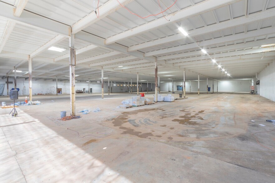 More Photos Of 2115 S McDuffie St, Anderson Manufacturing For Sale