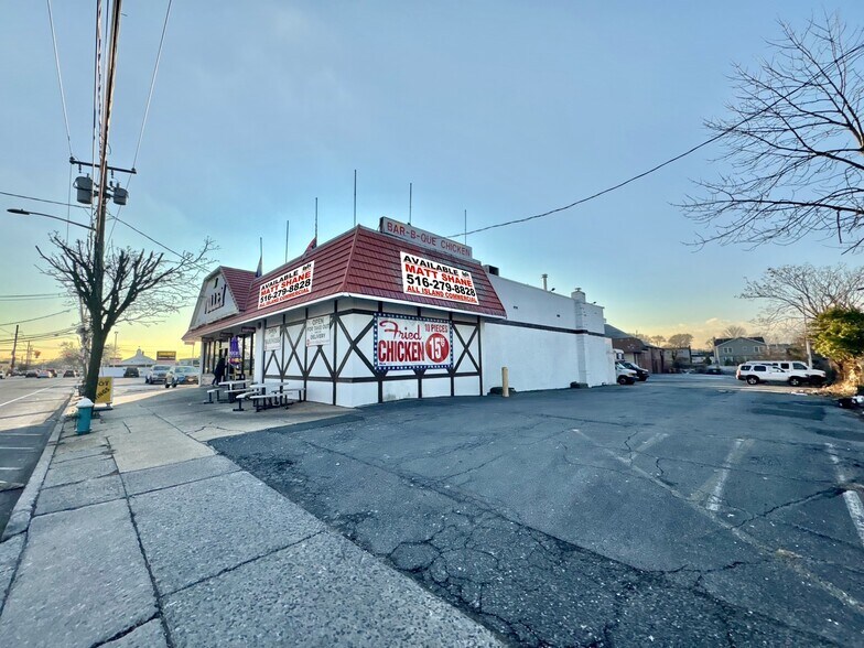 More Photos Of 560 Franklin Ave, Franklin Square Freestanding For Sale